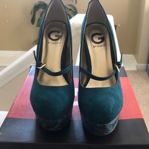 Guess GGVIGGIE2 Suede Platform Heels - Like New